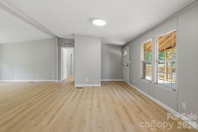 6490 Willow Road, Hendersonville, NC 28739