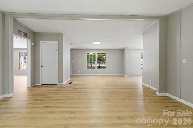 6490 Willow Road, Hendersonville, NC 28739