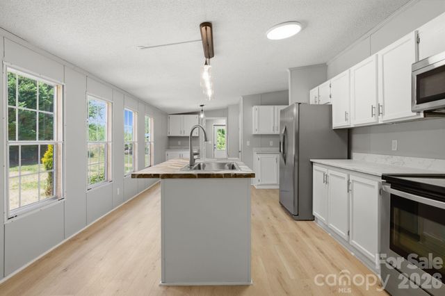 6490 Willow Road, Hendersonville, NC 28739