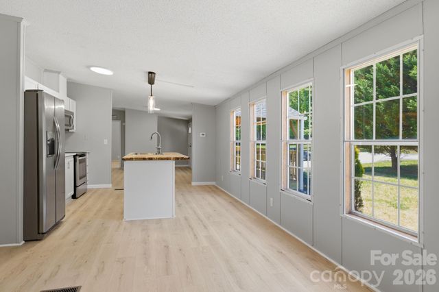 6490 Willow Road, Hendersonville, NC 28739