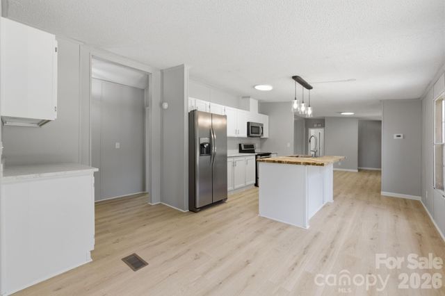 6490 Willow Road, Hendersonville, NC 28739