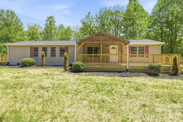 6490 Willow Road, Hendersonville, NC 28739