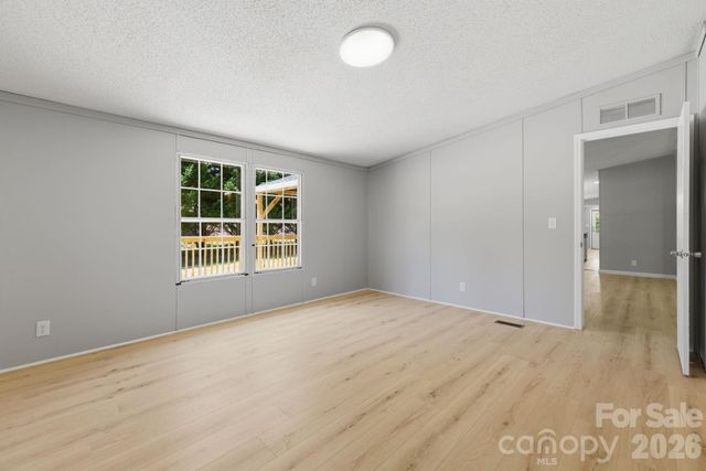 6490 Willow Road, Hendersonville, NC 28739