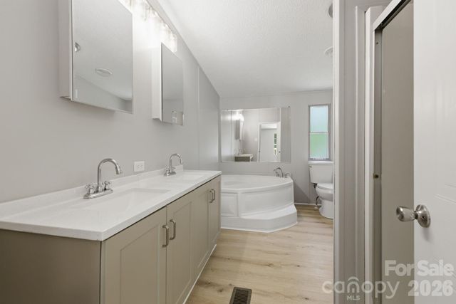 6490 Willow Road, Hendersonville, NC 28739