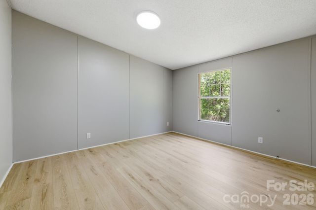 6490 Willow Road, Hendersonville, NC 28739