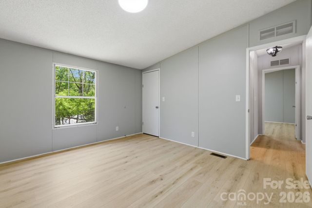 6490 Willow Road, Hendersonville, NC 28739