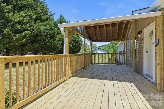 6490 Willow Road, Hendersonville, NC 28739