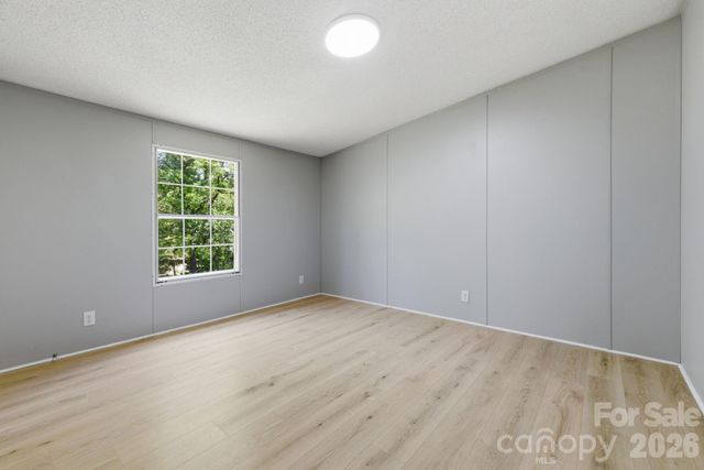 6490 Willow Road, Hendersonville, NC 28739