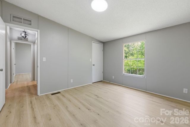 6490 Willow Road, Hendersonville, NC 28739