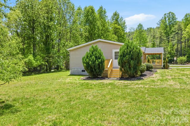 6490 Willow Road, Hendersonville, NC 28739