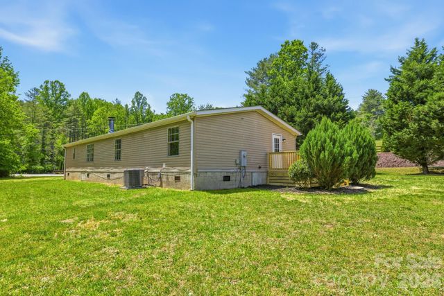6490 Willow Road, Hendersonville, NC 28739