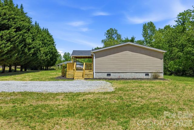 6490 Willow Road, Hendersonville, NC 28739