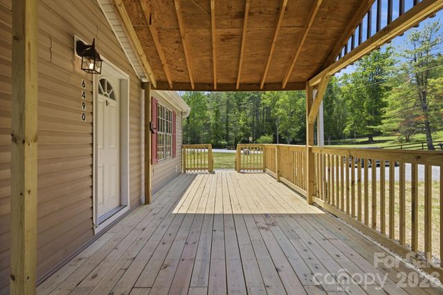 6490 Willow Road, Hendersonville, NC 28739