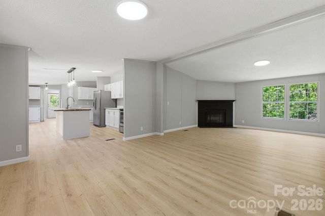 6490 Willow Road, Hendersonville, NC 28739