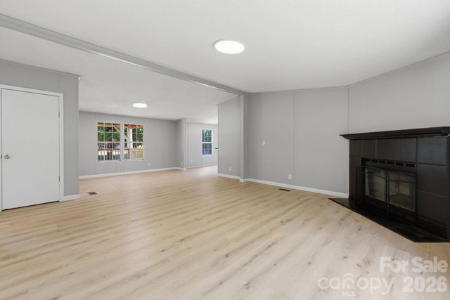 6490 Willow Road, Hendersonville, NC 28739