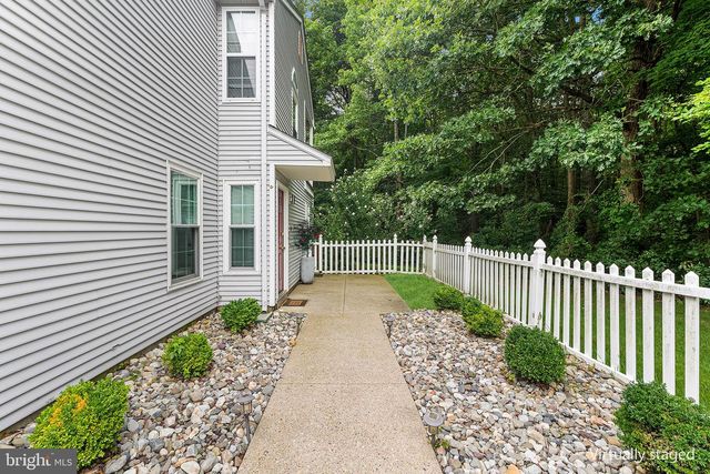 106 BIRCH HOLLOW DR, Bordentown, NJ 08505