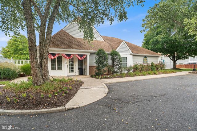 106 BIRCH HOLLOW DR, Bordentown, NJ 08505