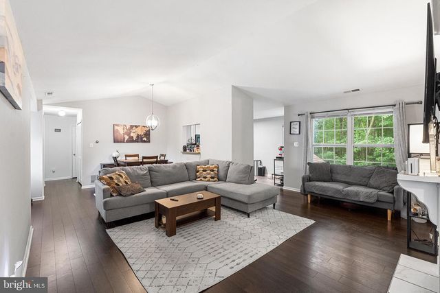 106 BIRCH HOLLOW DR, Bordentown, NJ 08505