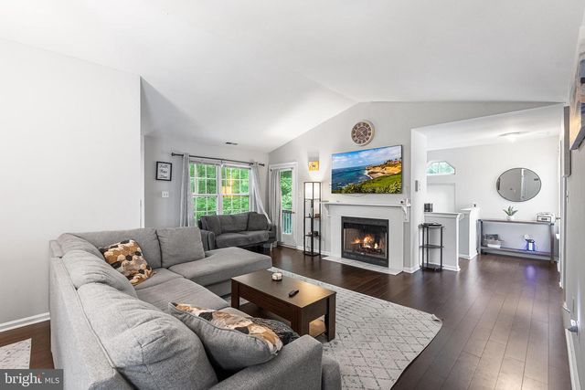 106 BIRCH HOLLOW DR, Bordentown, NJ 08505