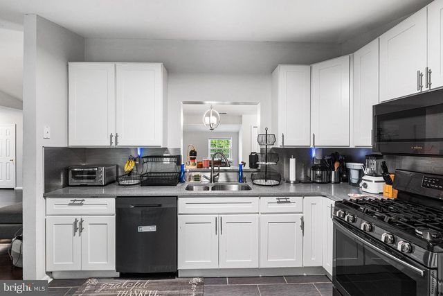 106 BIRCH HOLLOW DR, Bordentown, NJ 08505