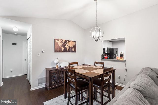 106 BIRCH HOLLOW DR, Bordentown, NJ 08505