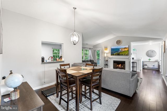 106 BIRCH HOLLOW DR, Bordentown, NJ 08505