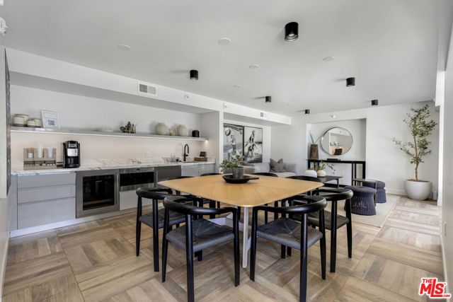 153 San Vicente Boulevard 4G, Santa Monica, CA 90402