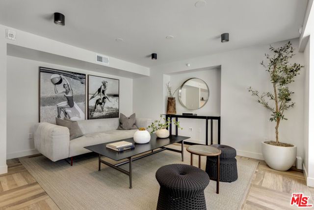 153 San Vicente Boulevard 4G, Santa Monica, CA 90402
