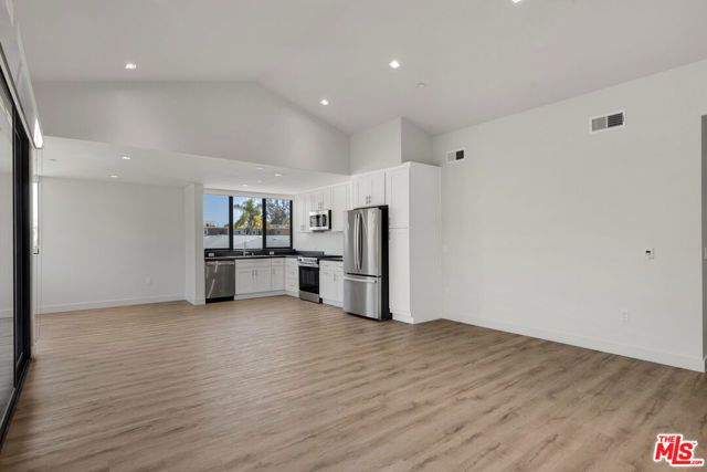 153 San Vicente Boulevard 4G, Santa Monica, CA 90402