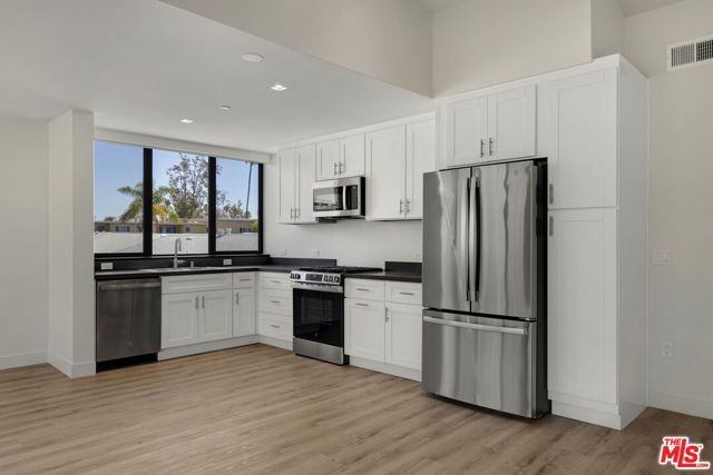153 San Vicente Boulevard 4G, Santa Monica, CA 90402
