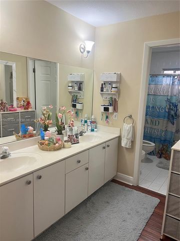 12377 NW 97th Pl 12377, Hialeah Gardens, FL 33018