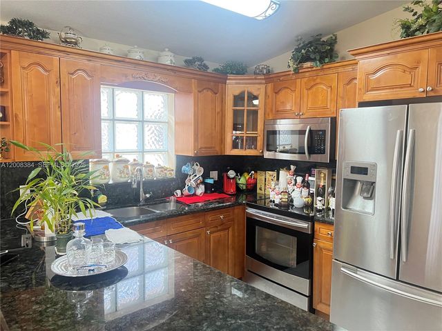 12377 NW 97th Pl 12377, Hialeah Gardens, FL 33018