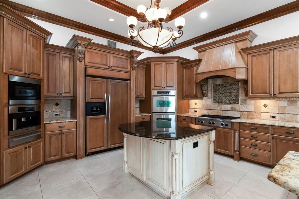 Image 16 of property listing at 5211 W NEPTUNE WAY, Tampa, FL 33609