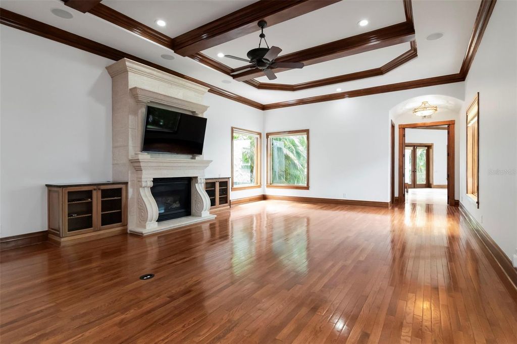 Image 18 of property listing at 5211 W NEPTUNE WAY, Tampa, FL 33609