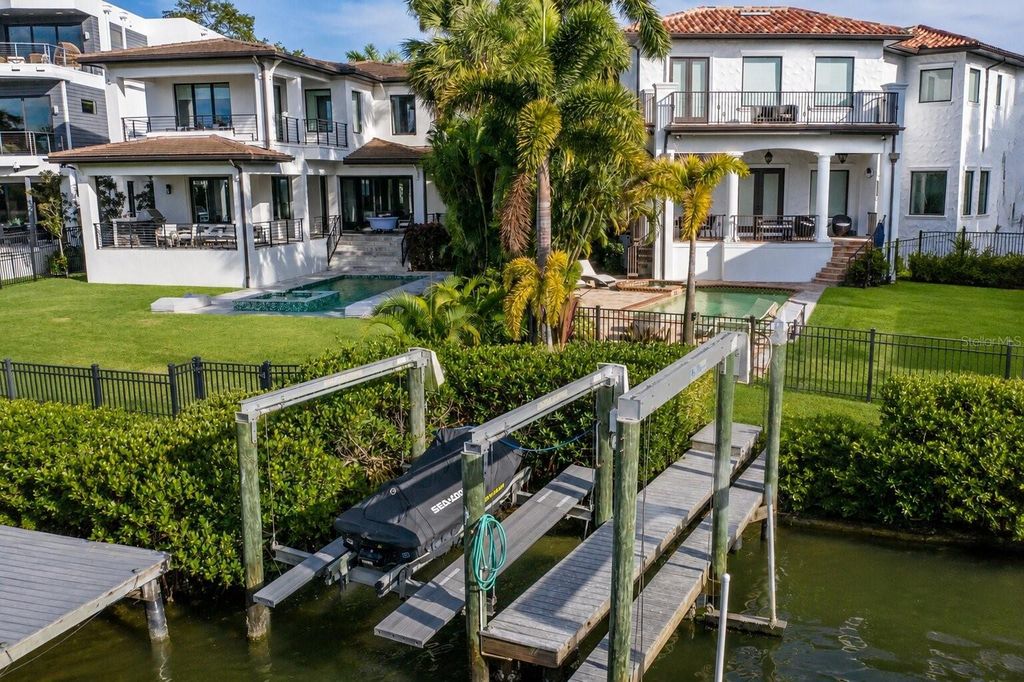 Image 25 of property listing at 5211 W NEPTUNE WAY, Tampa, FL 33609