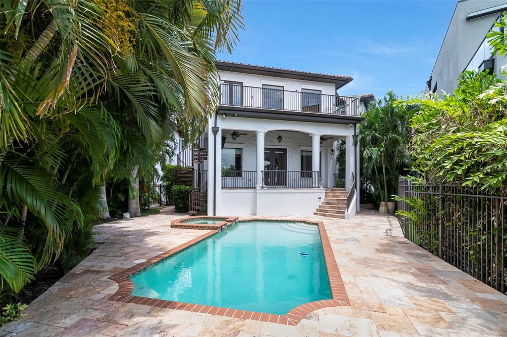 Image 27 of property listing at 5211 W NEPTUNE WAY, Tampa, FL 33609