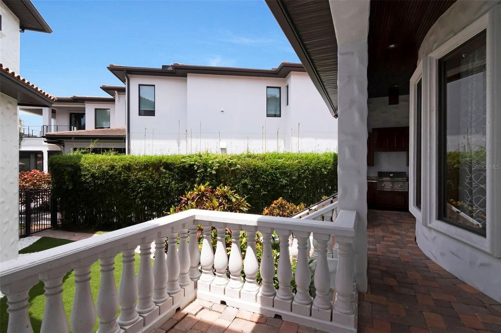 Image 29 of property listing at 5211 W NEPTUNE WAY, Tampa, FL 33609
