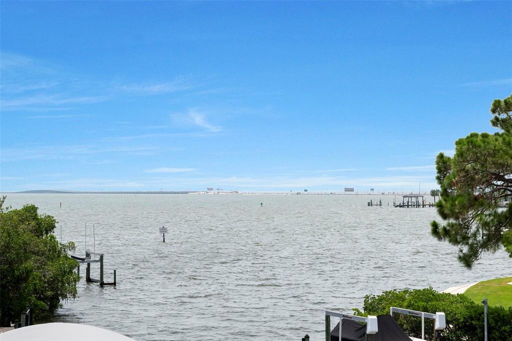 Image 30 of property listing at 5211 W NEPTUNE WAY, Tampa, FL 33609
