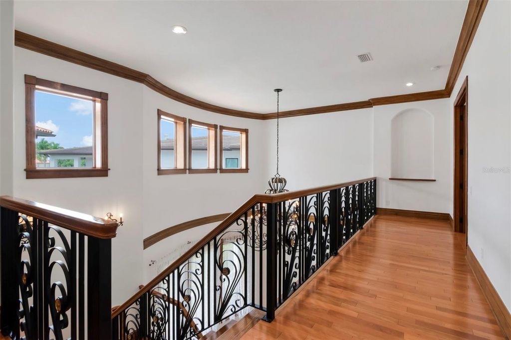 Image 37 of property listing at 5211 W NEPTUNE WAY, Tampa, FL 33609