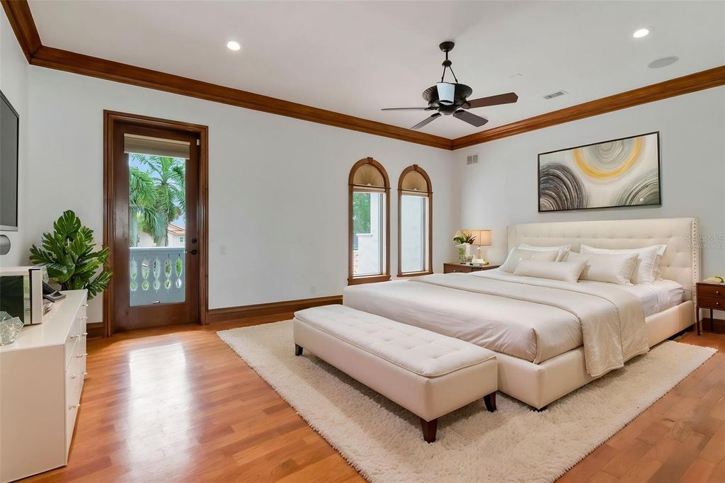 Image 38 of property listing at 5211 W NEPTUNE WAY, Tampa, FL 33609