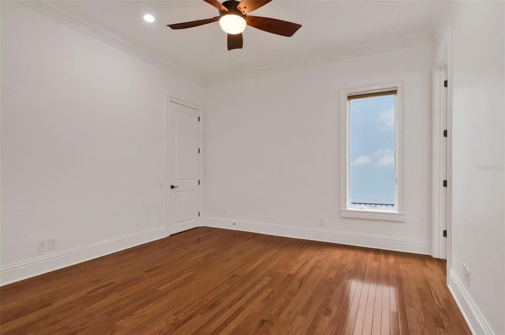 Image 47 of property listing at 5211 W NEPTUNE WAY, Tampa, FL 33609