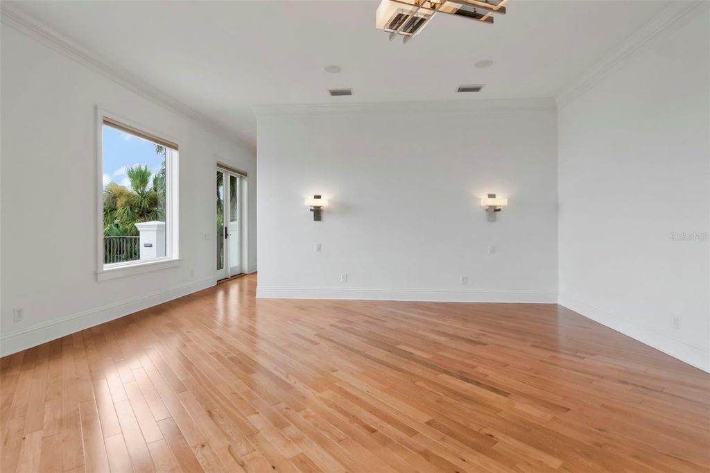 Image 53 of property listing at 5211 W NEPTUNE WAY, Tampa, FL 33609