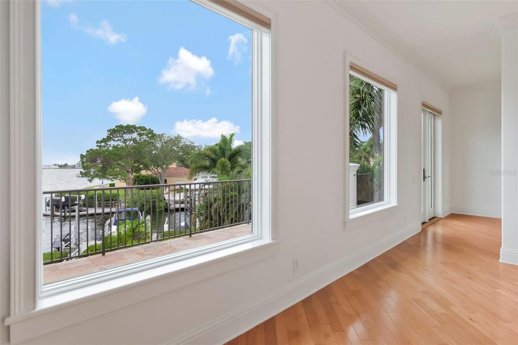 Image 56 of property listing at 5211 W NEPTUNE WAY, Tampa, FL 33609