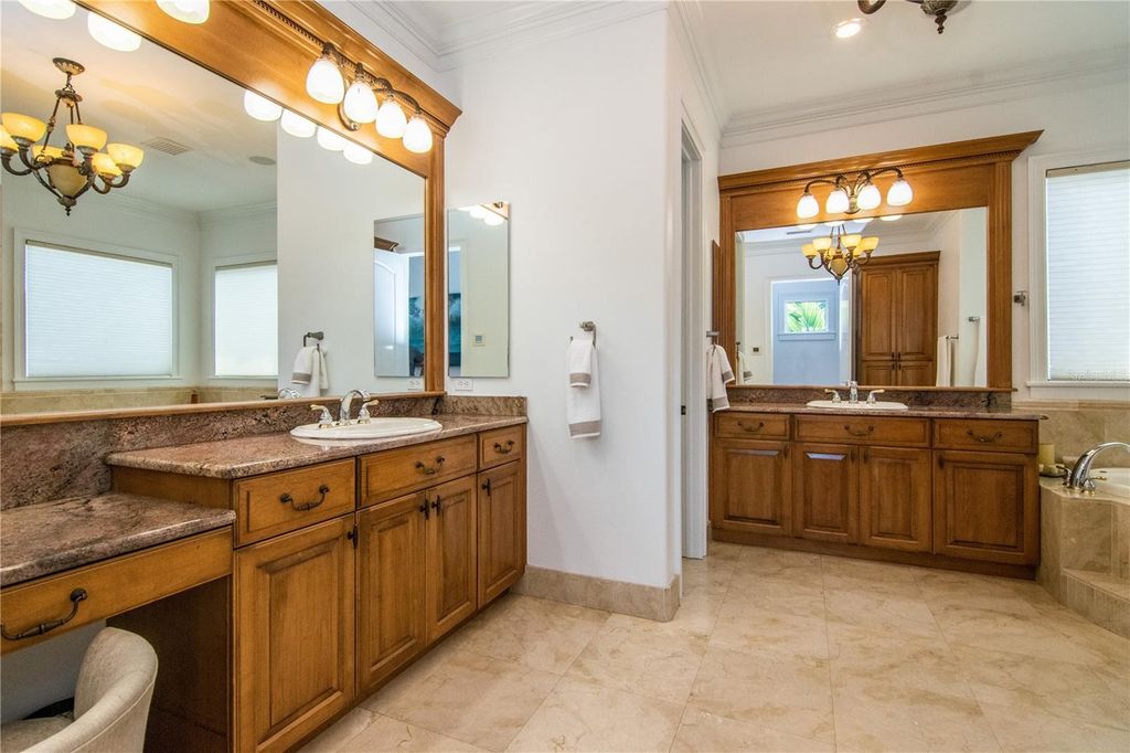 Image 57 of property listing at 5211 W NEPTUNE WAY, Tampa, FL 33609