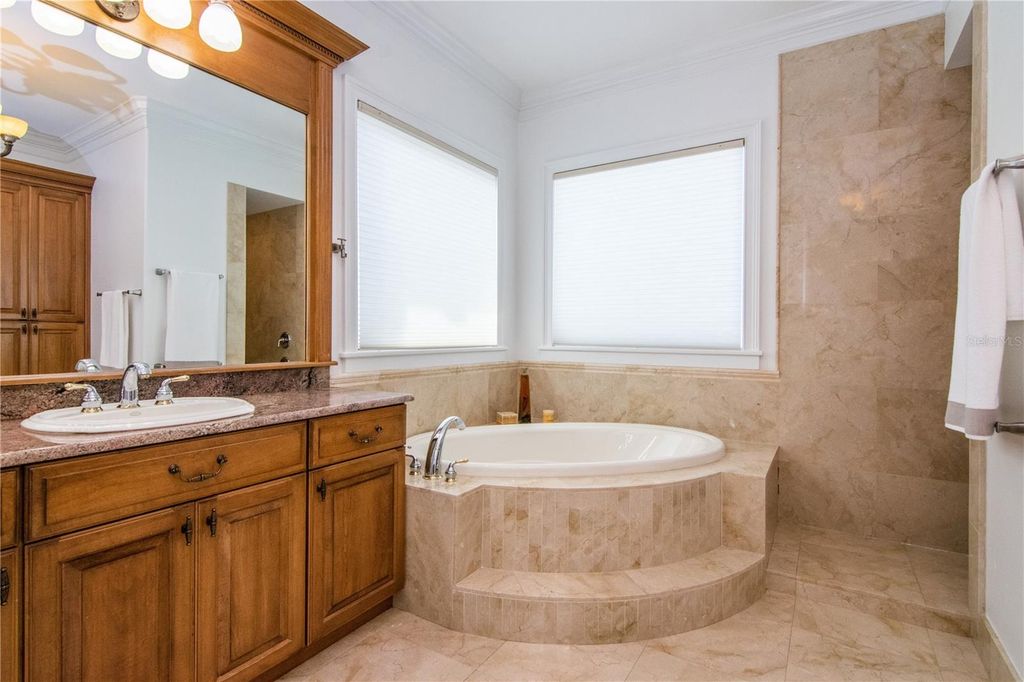 Image 58 of property listing at 5211 W NEPTUNE WAY, Tampa, FL 33609