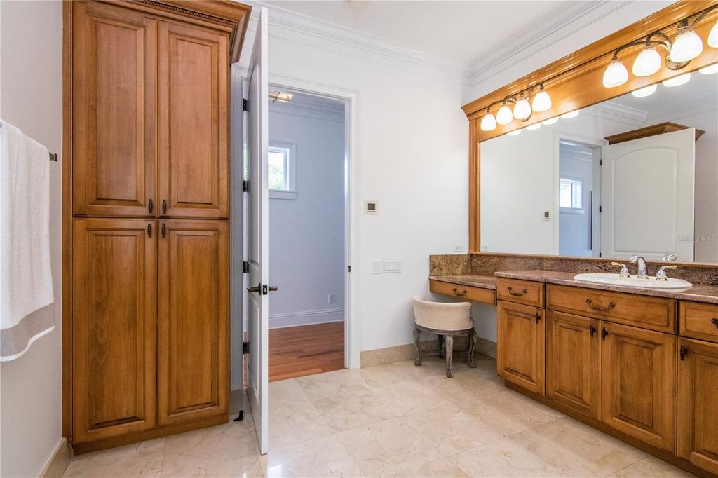 Image 59 of property listing at 5211 W NEPTUNE WAY, Tampa, FL 33609