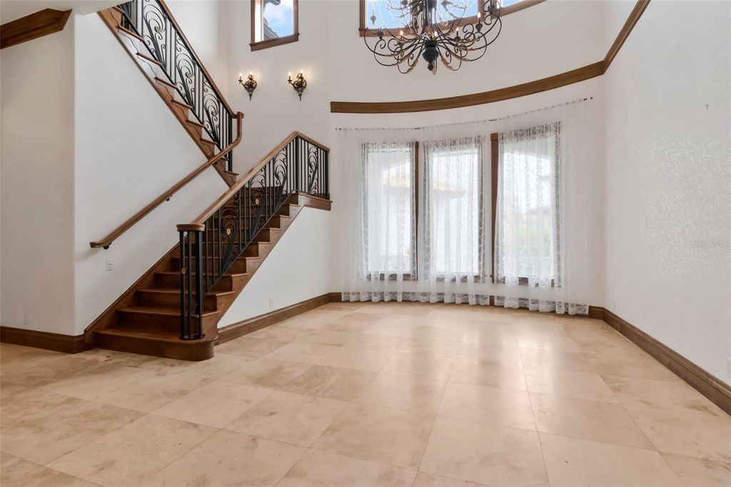 Image 7 of property listing at 5211 W NEPTUNE WAY, Tampa, FL 33609