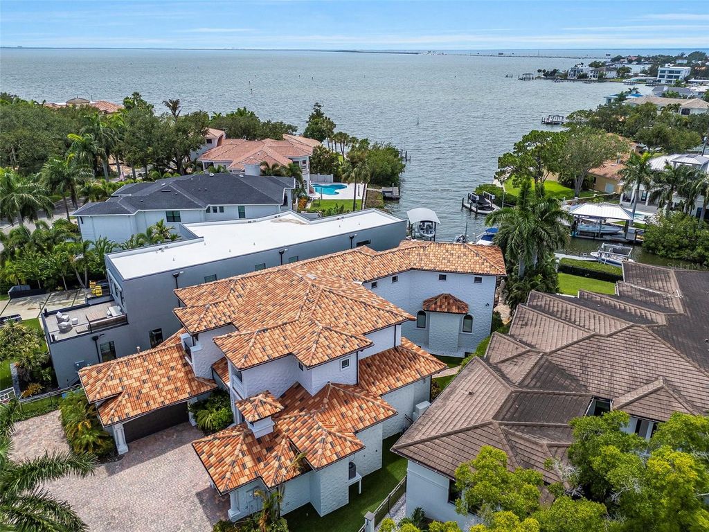 Image 62 of property listing at 5211 W NEPTUNE WAY, Tampa, FL 33609