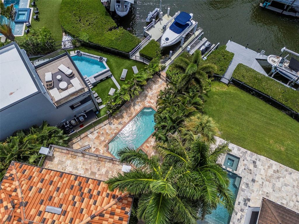Image 63 of property listing at 5211 W NEPTUNE WAY, Tampa, FL 33609