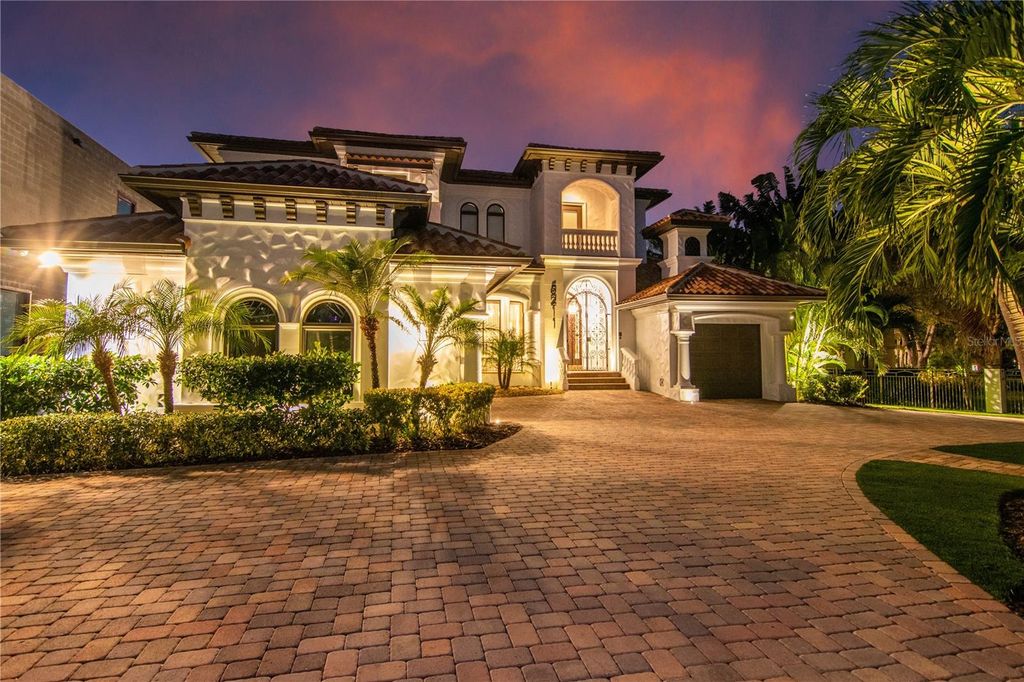 Image 66 of property listing at 5211 W NEPTUNE WAY, Tampa, FL 33609